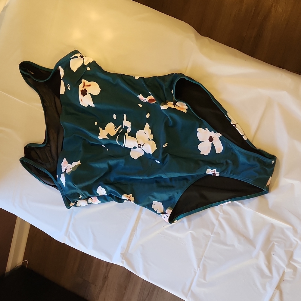 NWT Bathing suit